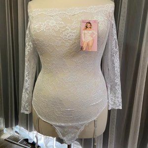 Seven 'til Midnight NWT White floral lace Body suit size 3X/4X